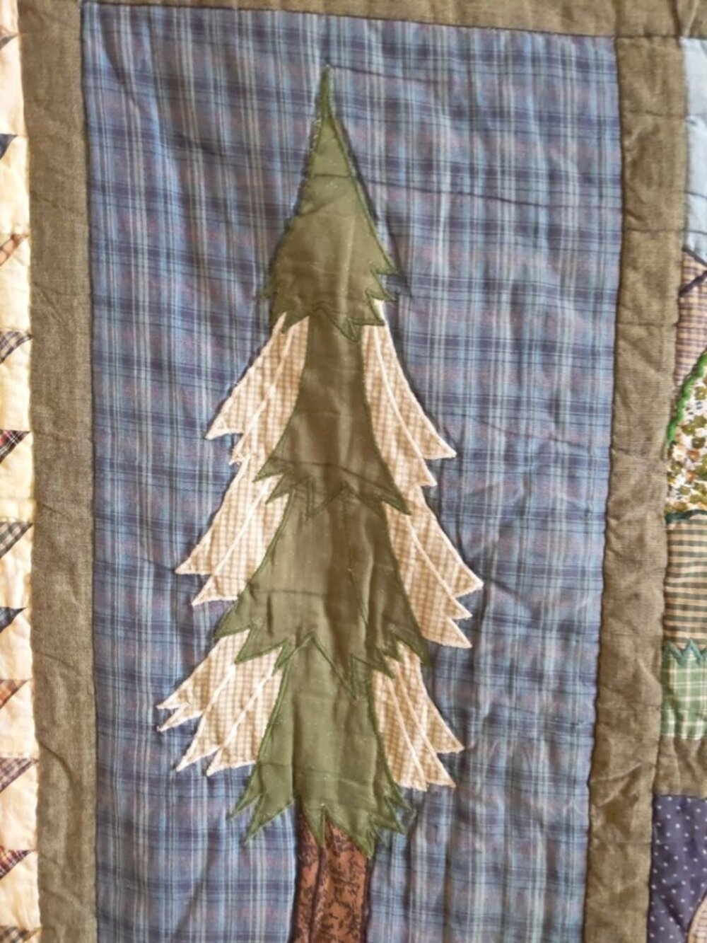 Patch Magic Quilts - Wolf Throw 53"W x 63"L - Picture 5 of 7